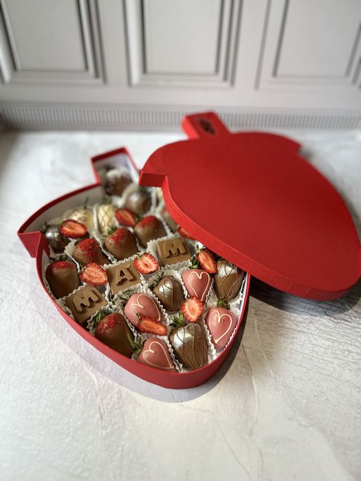 клубника в шоколаде в премиум коробке