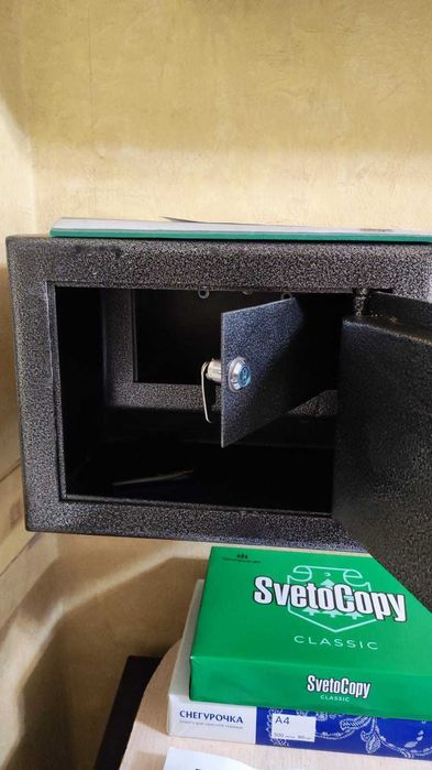 продаю железный сейф, отличное состояние