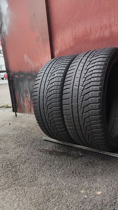 2бр. зимни гуми 235/40/19 Hankook 
dot2023