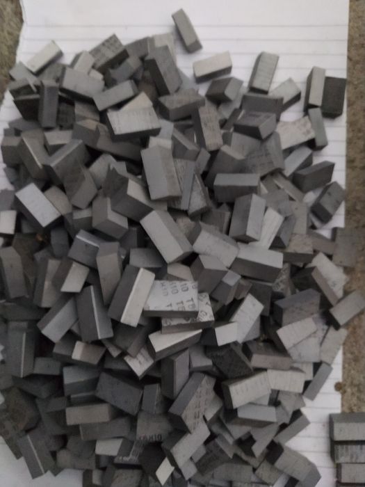 Продавам твърди сплави