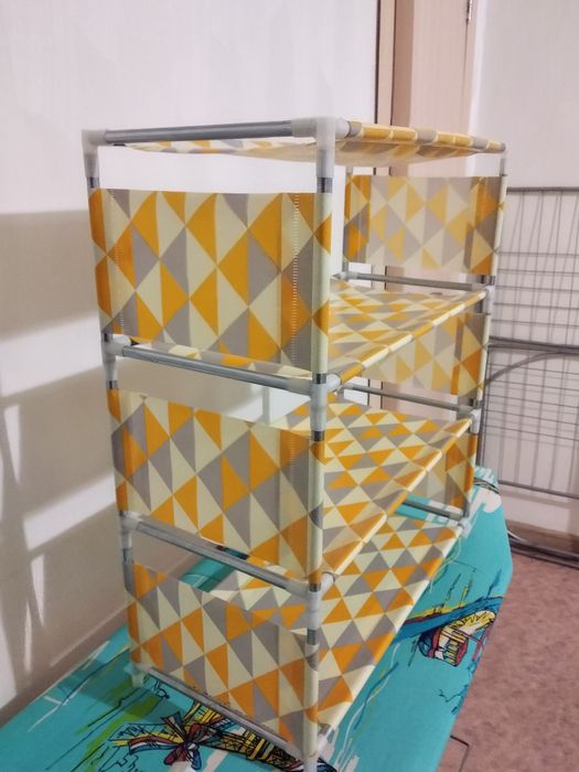 Продаю полочку для мелочей