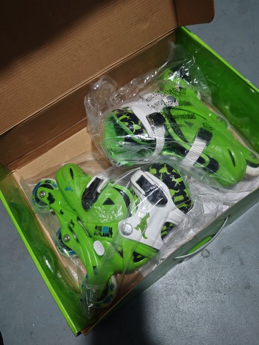 Vând role copii reglabile