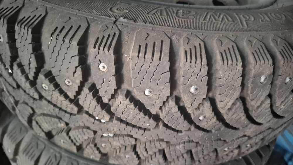 Продается зимние шипованные шины