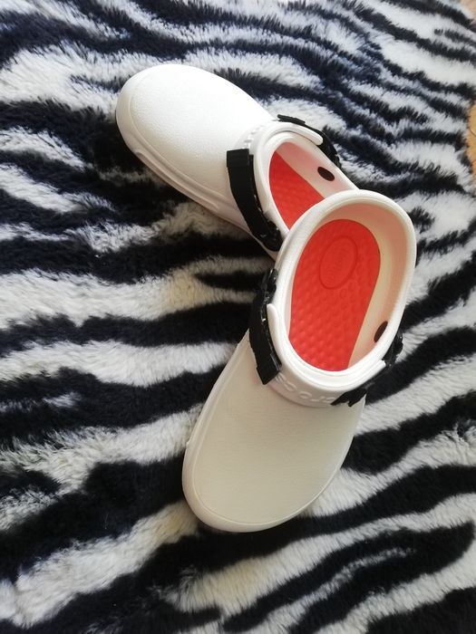 Sandale papuci Crocs ghete