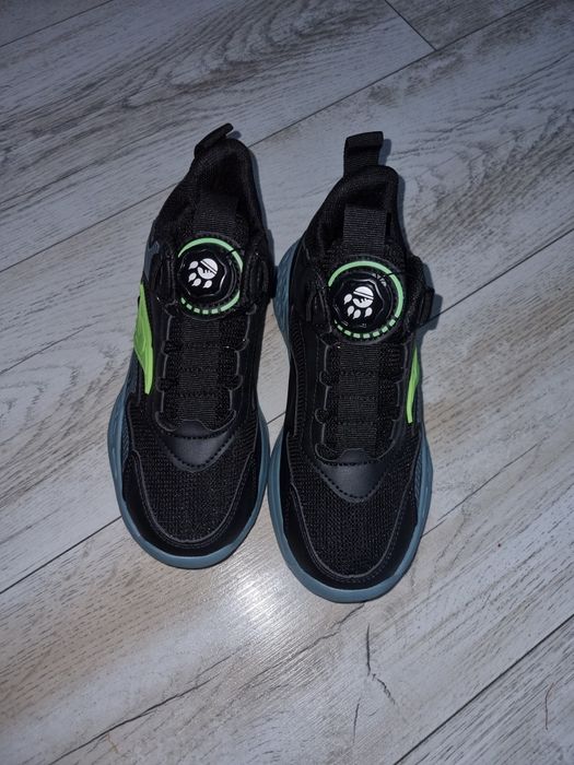 Vând adidași NOI băieți mărime 34  20,5 cm interior