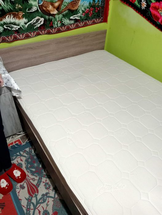Vând pat cu saltea, nou