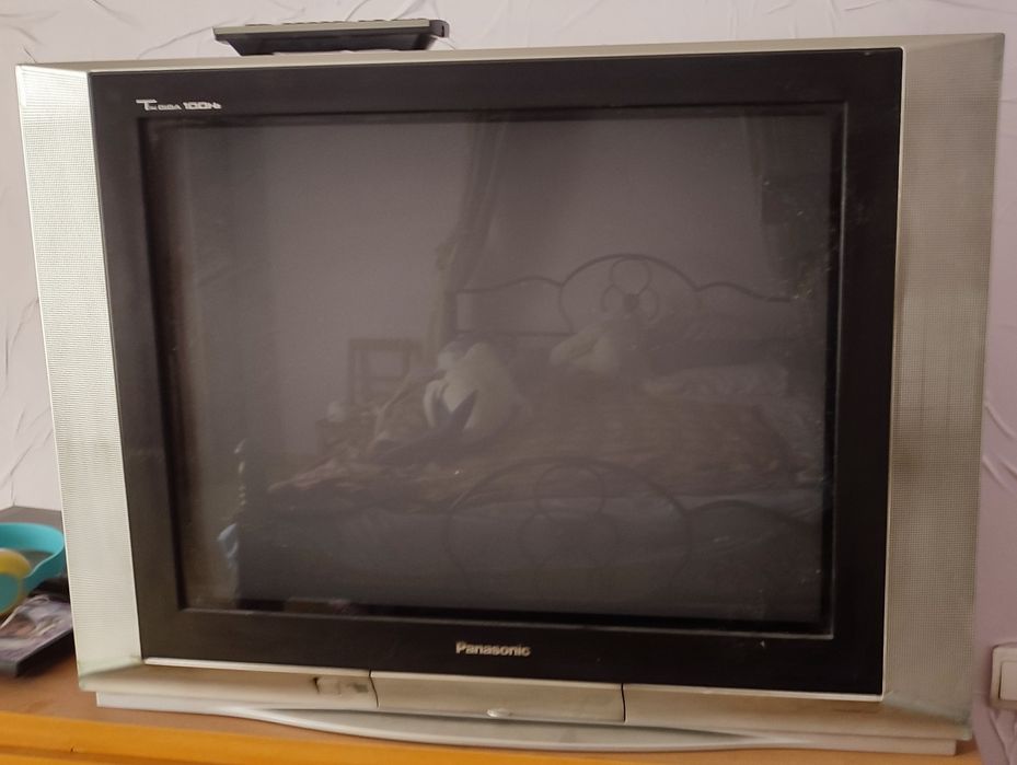 Два телевизора. Оба в рабочем состоянии