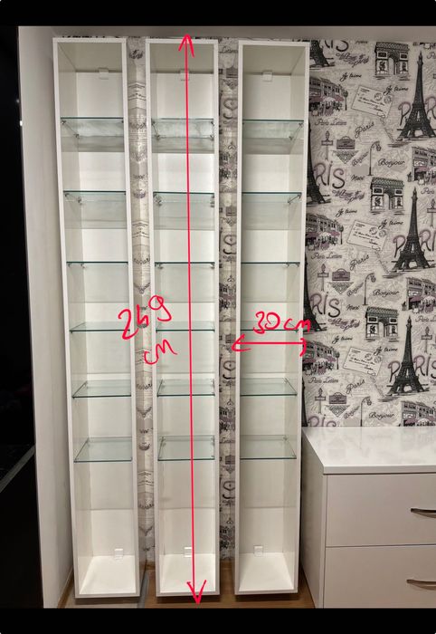 витрина бяла и стъклена дизайн и секция