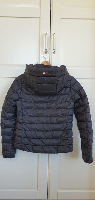 Продавам яке Tommy Hilfiger размер Xs