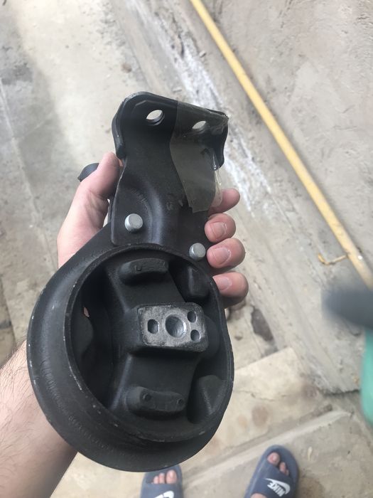 Подушка двигателья ваз2109-99 новый