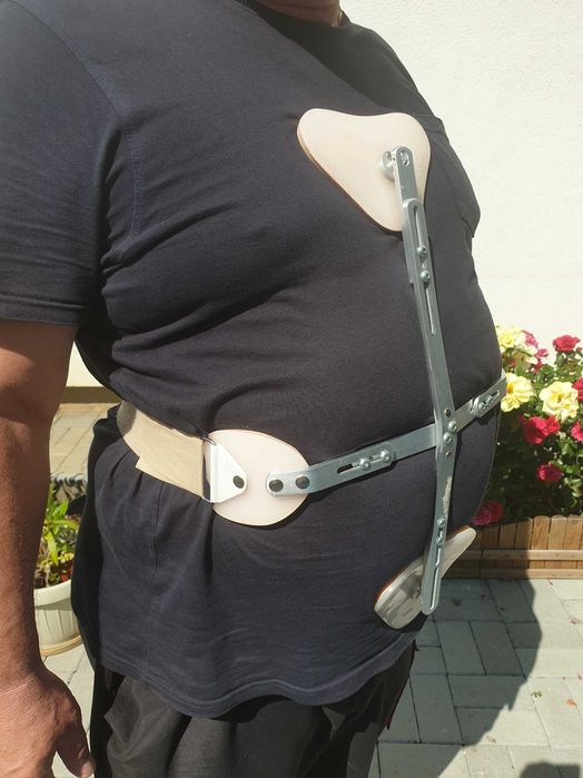 Corset ortopedic in cruce