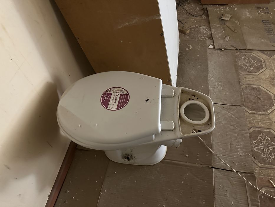 Дүкен бұзылып жатыр