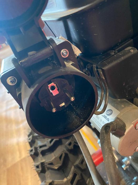 076902	Снегорин бензинов 5.2kW 71сm 5+2 ск. 2LED RD-GST04