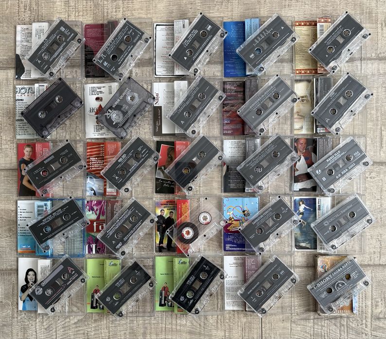 50 de casete audio cu muzica romaneasca