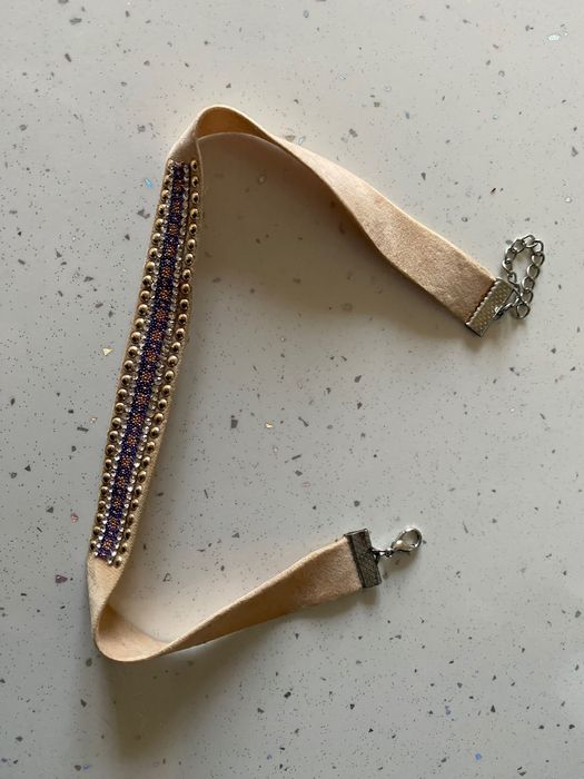 Чокър, бижу за чанта, колие и медальон