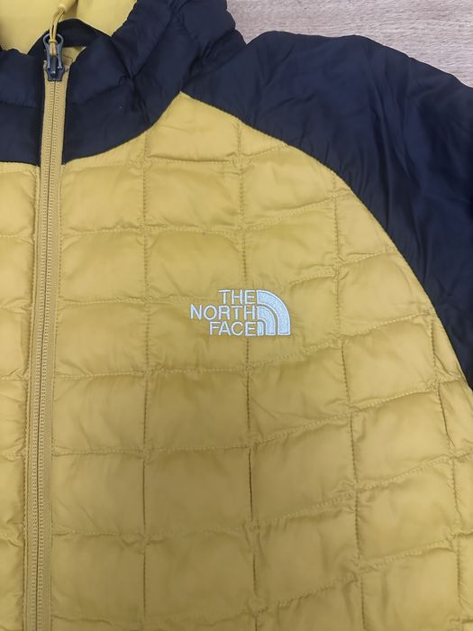 Geaca originala the North Face thermoball primavara barbati