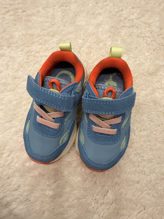 Детские кроссовки