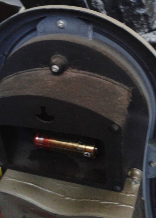 продавам часовник, на батерия (размер АА)