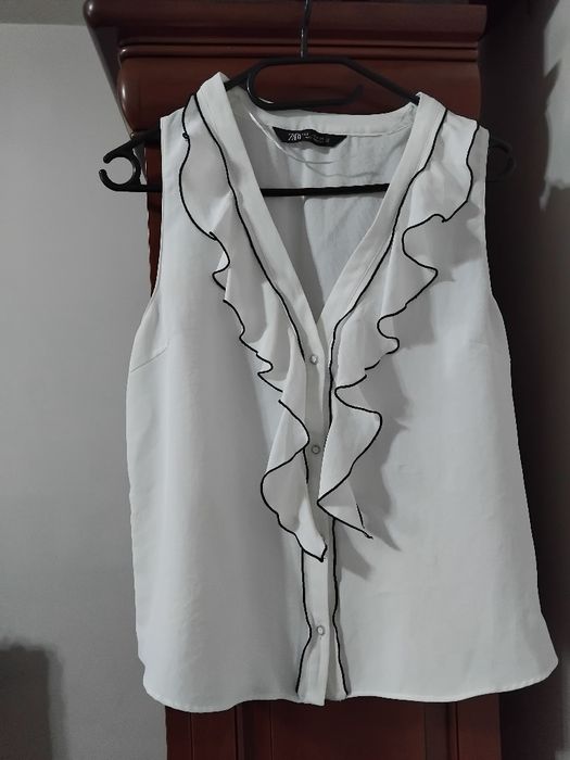 Bluza Zara cu volănașe