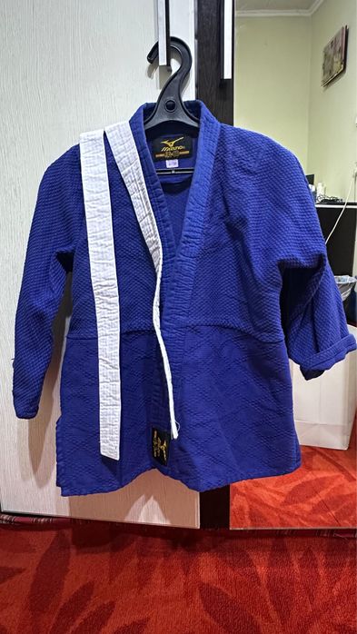 Продам кимоно, борцовки, шлем