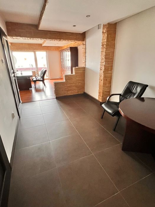 Vând apartament cu o cameră în zonă centrală.