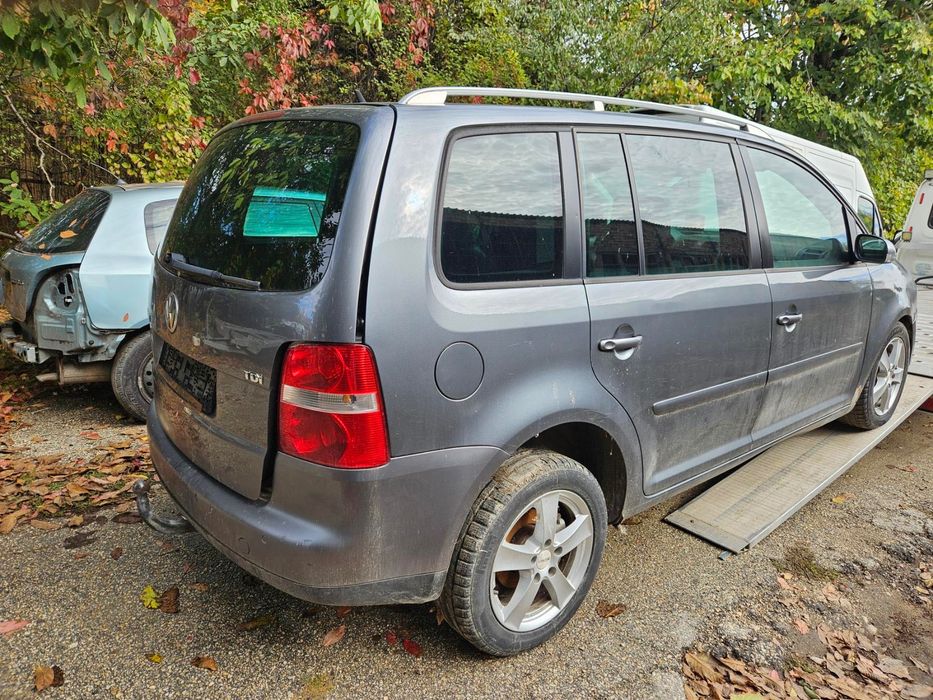 На части VW Tauran Фолксваген тауран 2.0 TDi 2004