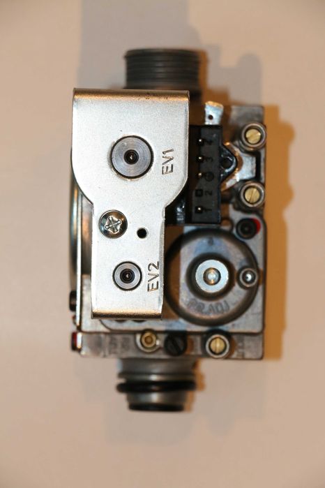 Vana de gaz Sigma 848 centrala termica Ariston Clas Evo Cares HS