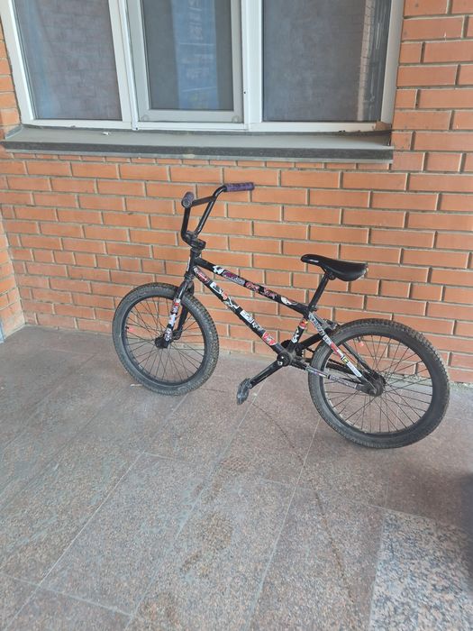 axis hooper bmx.