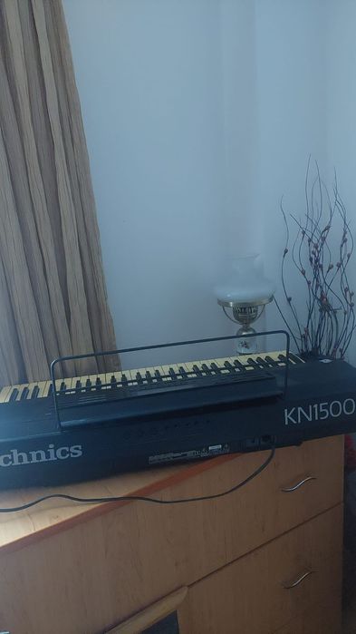 De vânzare sintetizator (orga, keyboard) Technics KN1500 cu stativ