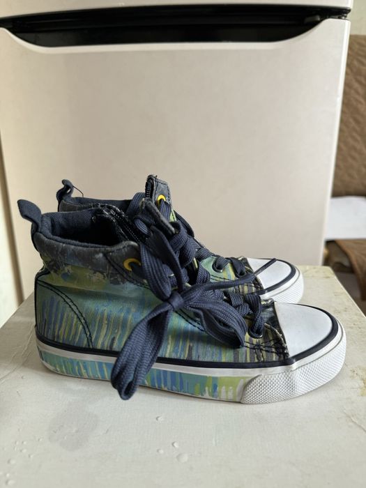 Продам детскую обувь