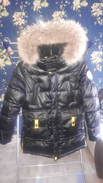 Зимняя куртка на ребенка 8/10 лет. р 134