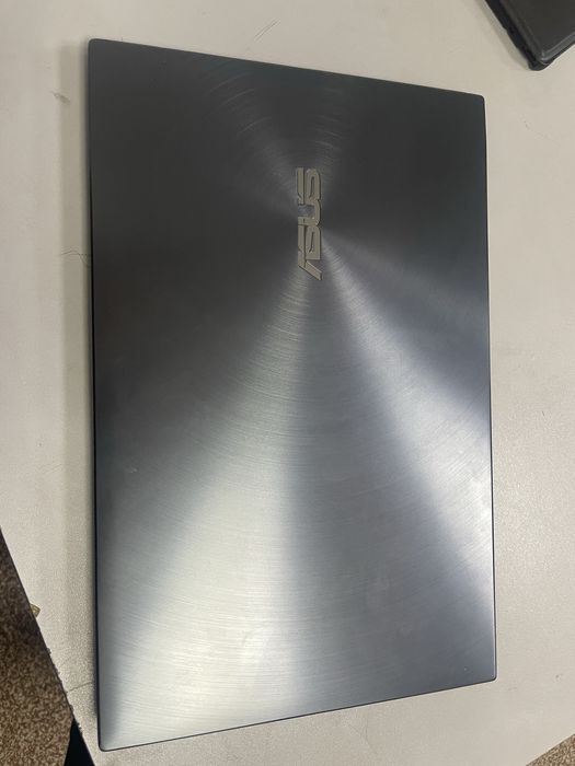 ASUS ZenBook UX425EA (Core i7)