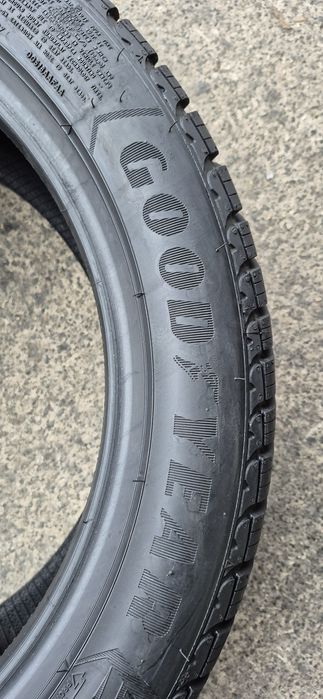 4 anvelope iarna ca si noi runflat Goodyear 245/45/18.Pretul/bucata