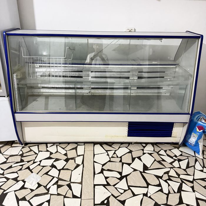 Продам витрину холодильник