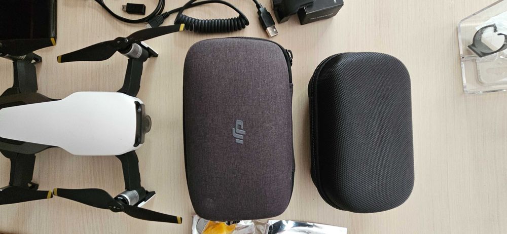 dronă MAVIC AIR nouă cu multiple accesorii