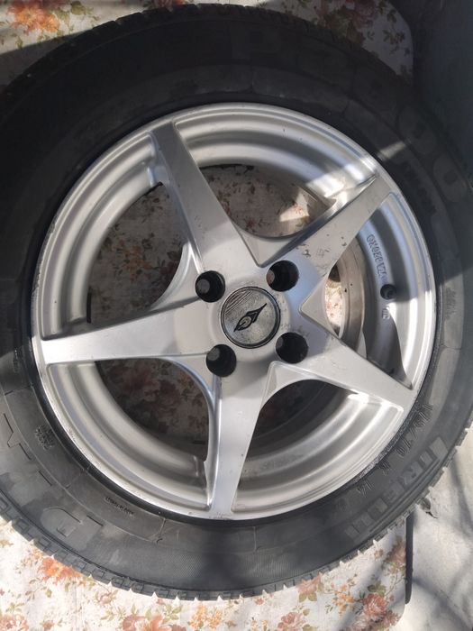 Vând roata de mașină aliaj firelli