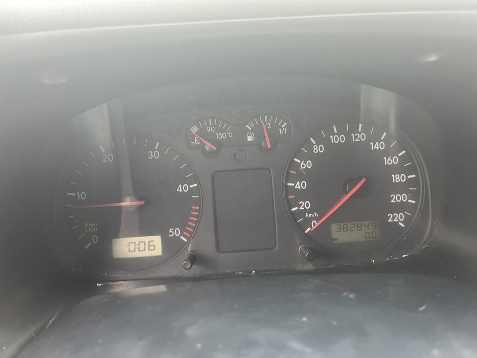 Продавам личния си автомобил