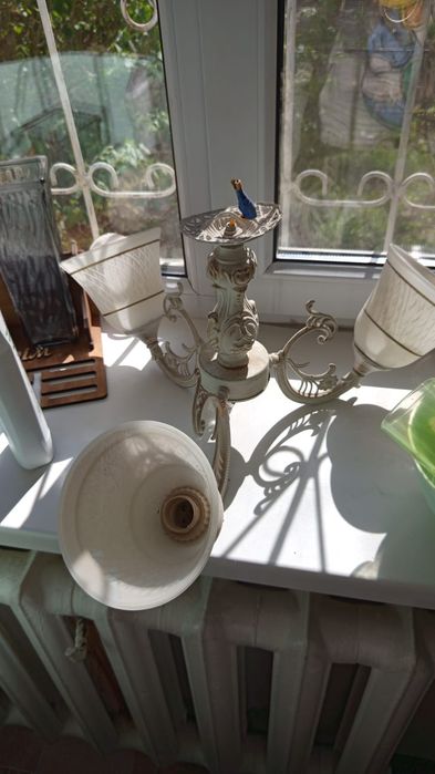 Люстра в хорошем состояний