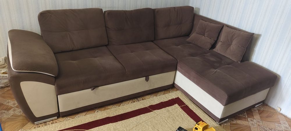 Продается шкаф и диван .