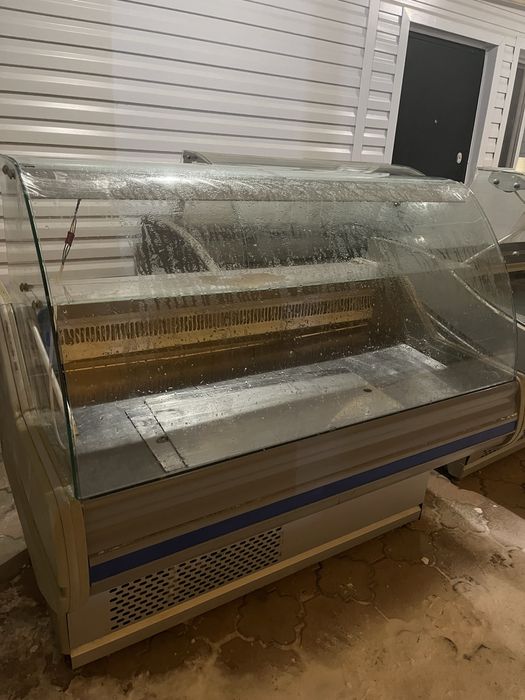 Продам витринный холодильник бу