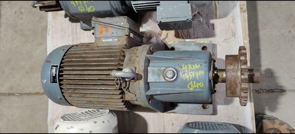 Motor electric trifazat cu reductor pentru foraj, 4kW, 145rpm, 380V