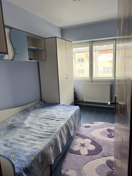 Inchiriez apartament 3 camere