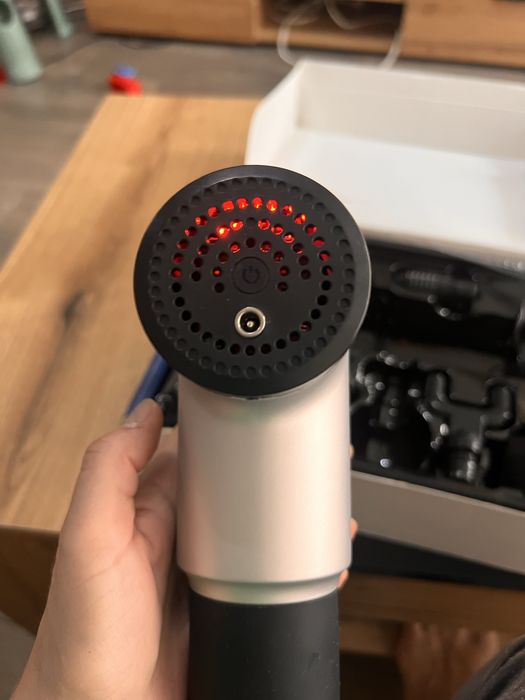 масажен пистолет