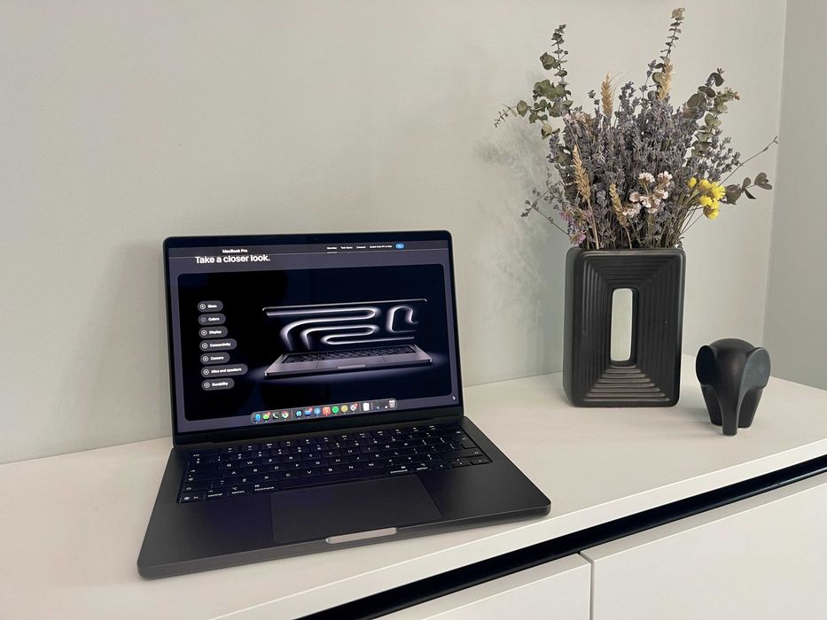Macbook Pro M5 16GB Ram 512GB SSD - Istyle