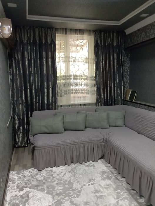 Продоется 2ком. квартира в алмазарском районе 1 этаж,  Кара камыш 2/3