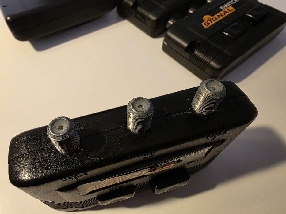 comutator doua surse (intrari) o iesire cablu tv switch signal dvb