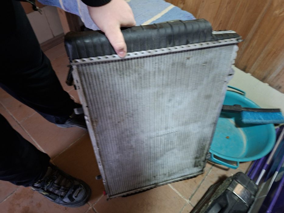 Оригинальный радиатор от мерса 202 2.8