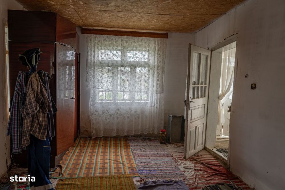 Casa din chirpici, bucatarie de vara si 1.34 ha de teren, Ardeoani