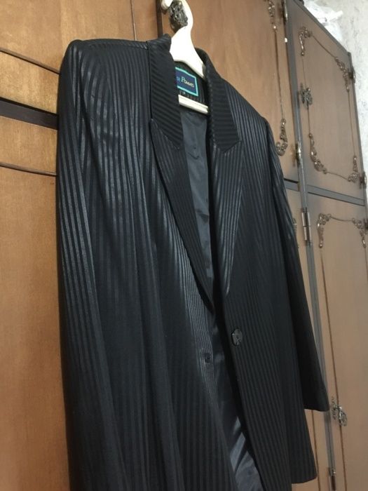 Женский костюм продается