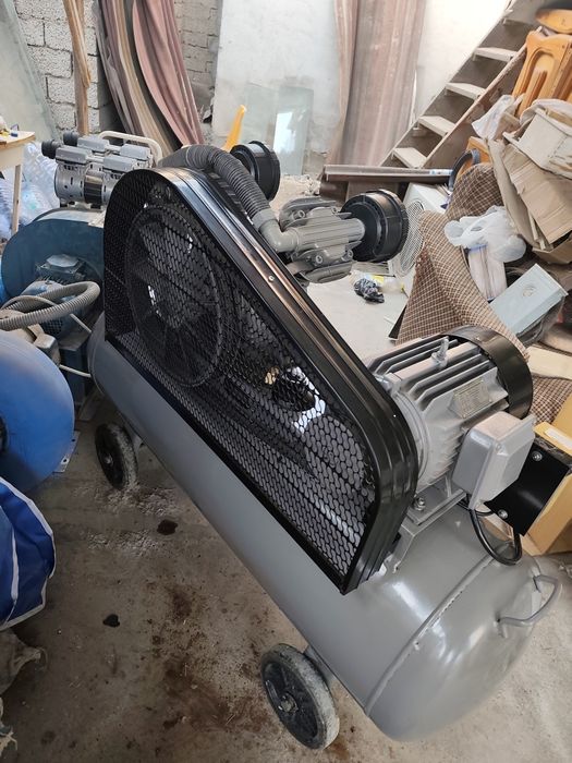 Продаётся компрессор на 380 ватт. состояние отличное.